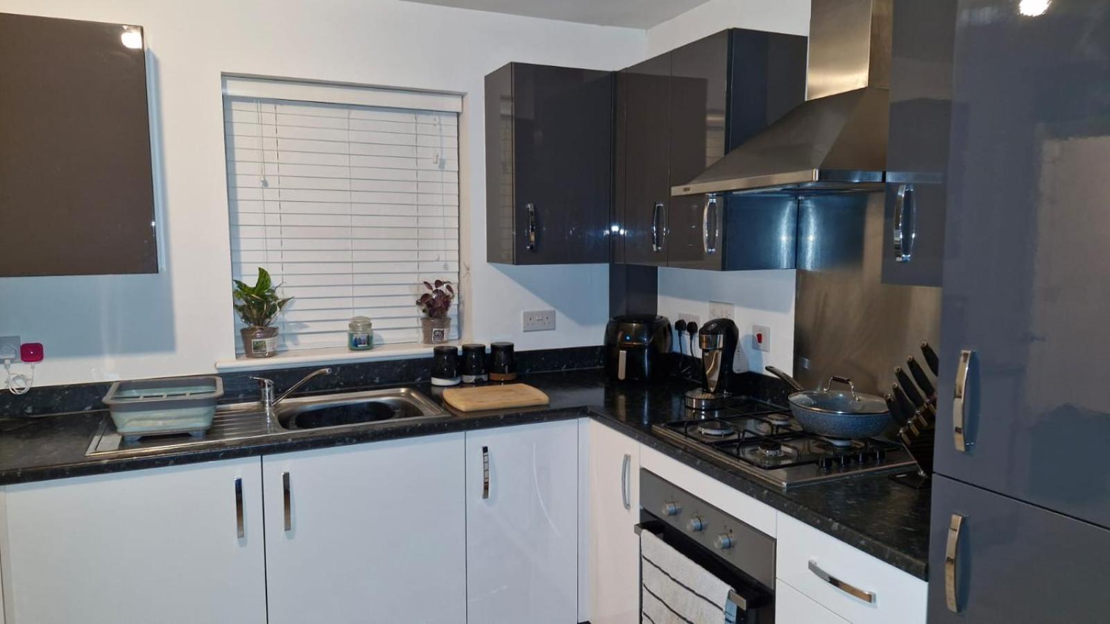 Modern Double Room With En-Suite, Parking & Fast Wifi - Close To Beach Sandgate Eksteriør bilde